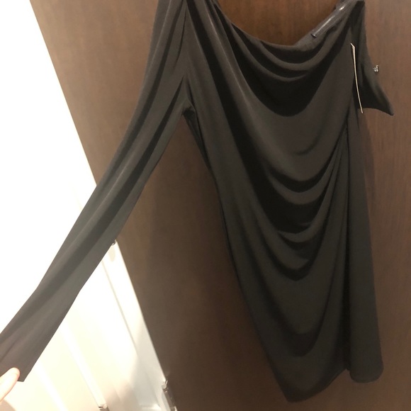 Black womens dress, size 4, never worn, tags on - Picture 2 of 4